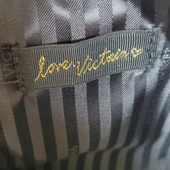 Victoria's Secret Miami cosmetic bag - Picture 4 of 7